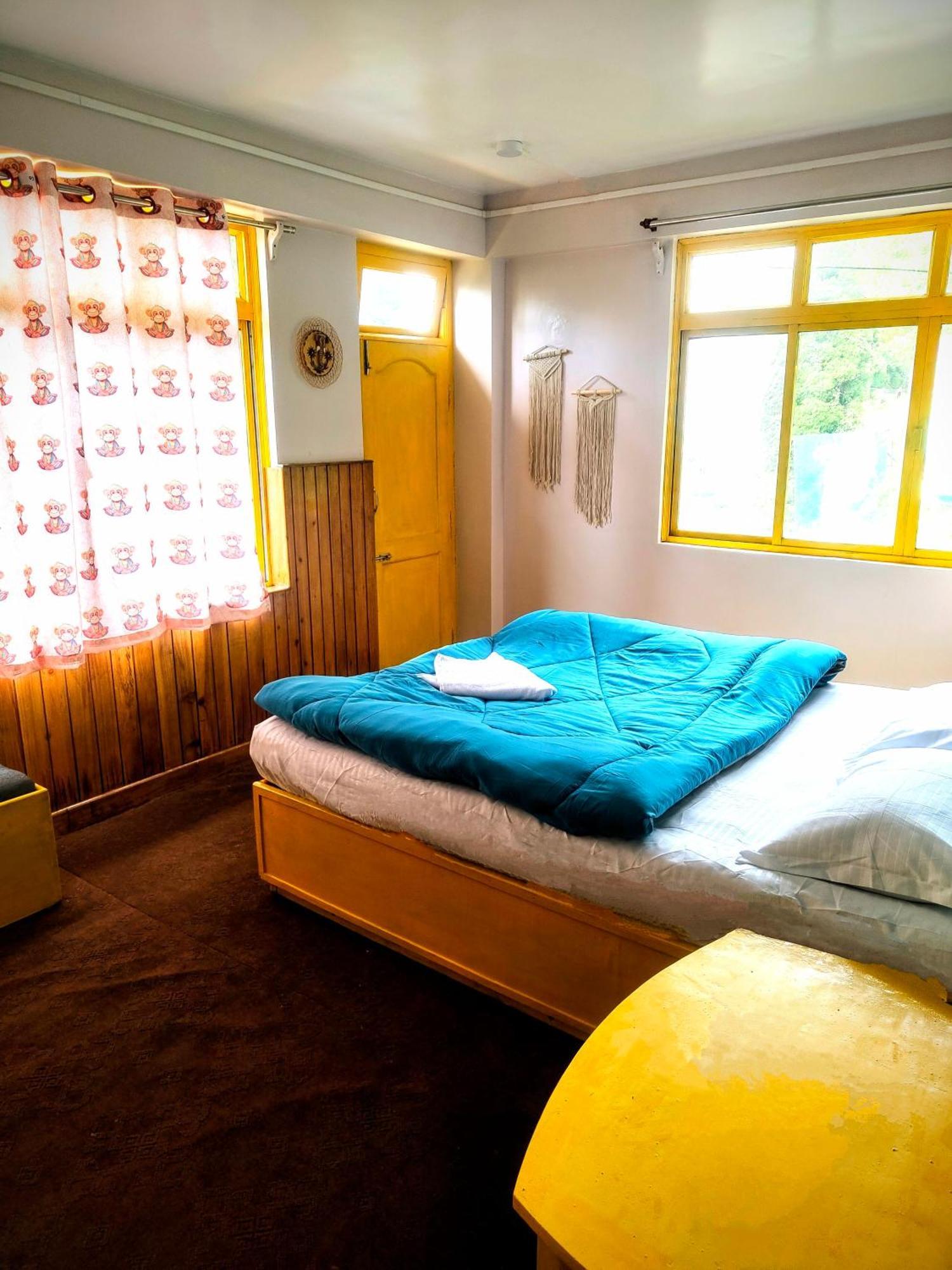 Hidden Monkey Backpackers Darjeeling, Batasia ดาร์จีลิง ภายนอก รูปภาพ